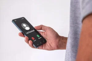 Escrocherii telefonice: atenție la apelurile false care vizează utilizatorii unui operator de telefonie mobilă din Republica Moldova