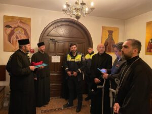 Preotul-caterisit Ciprian Mega poate fi evacuat în orice moment. Însoțit de zeci de enoriași la Tribunal
