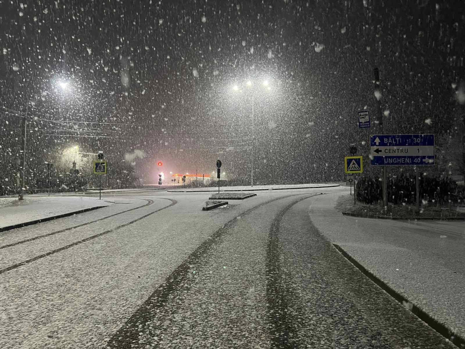 Lapoviță, ninsoare și polei pe 19 noiembrie. Republica Moldova intră sub Cod galben de vreme complicată