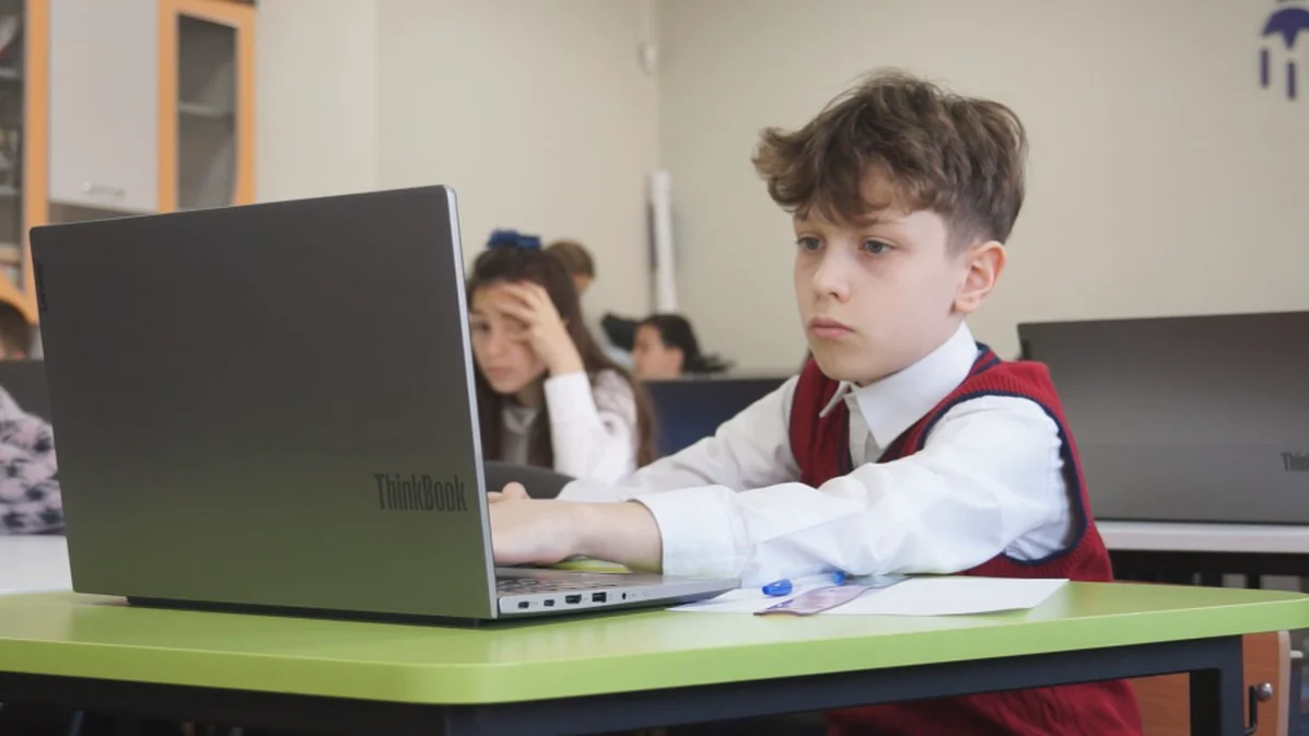 Examenele pentru elevii din clasele primare. Testele, susținute pentru prima dată în format digital