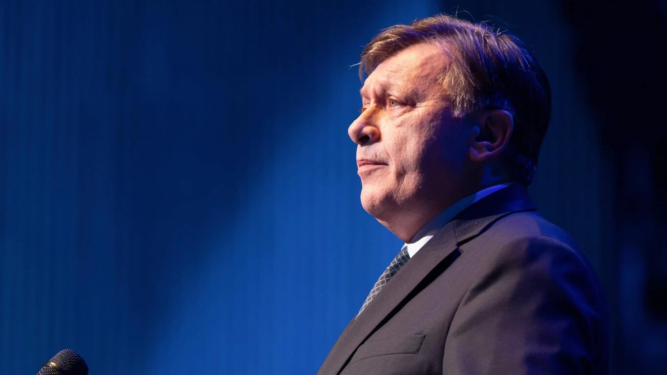 Crin Antonescu îl atacă direct pe CTP și clarifică relația cu Bolojan: Nu vă expuneți ridicolului maxim