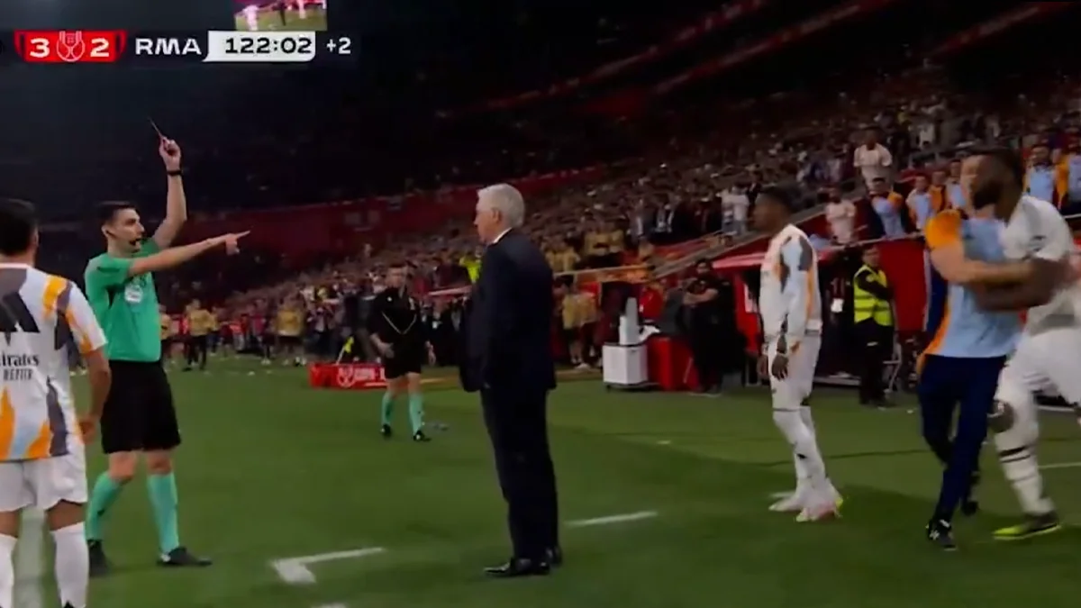 Suspendarea pe care o riscă fundașul lui Real Madrid, după ce a aruncat cu un obiect în arbitru. Video