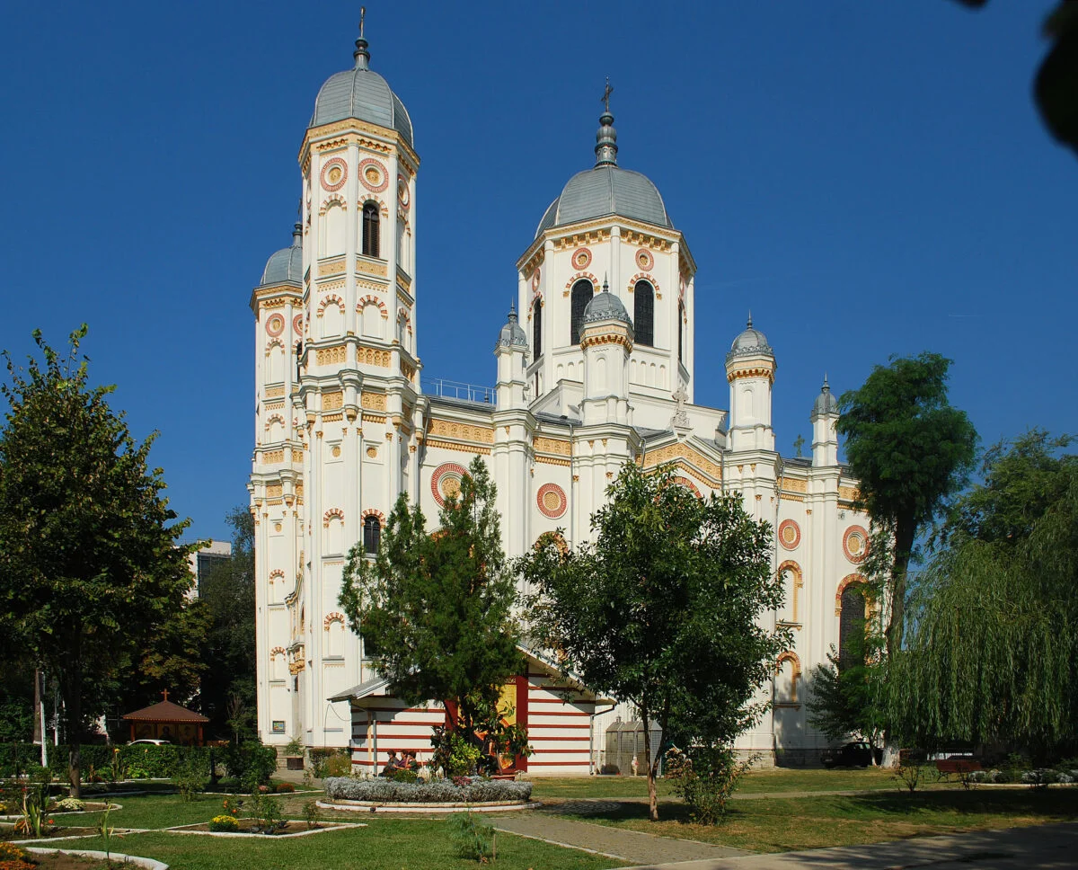Bisericile și mănăstirile, refugii pe timp de caniculă. Ordinul dat de Patriarhia Română
