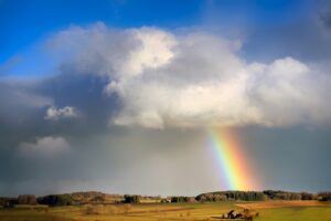 Prognoza meteo, 20 aprilie. Prima zi de Paște, ca-n mijlocul verii. Unde va ploua