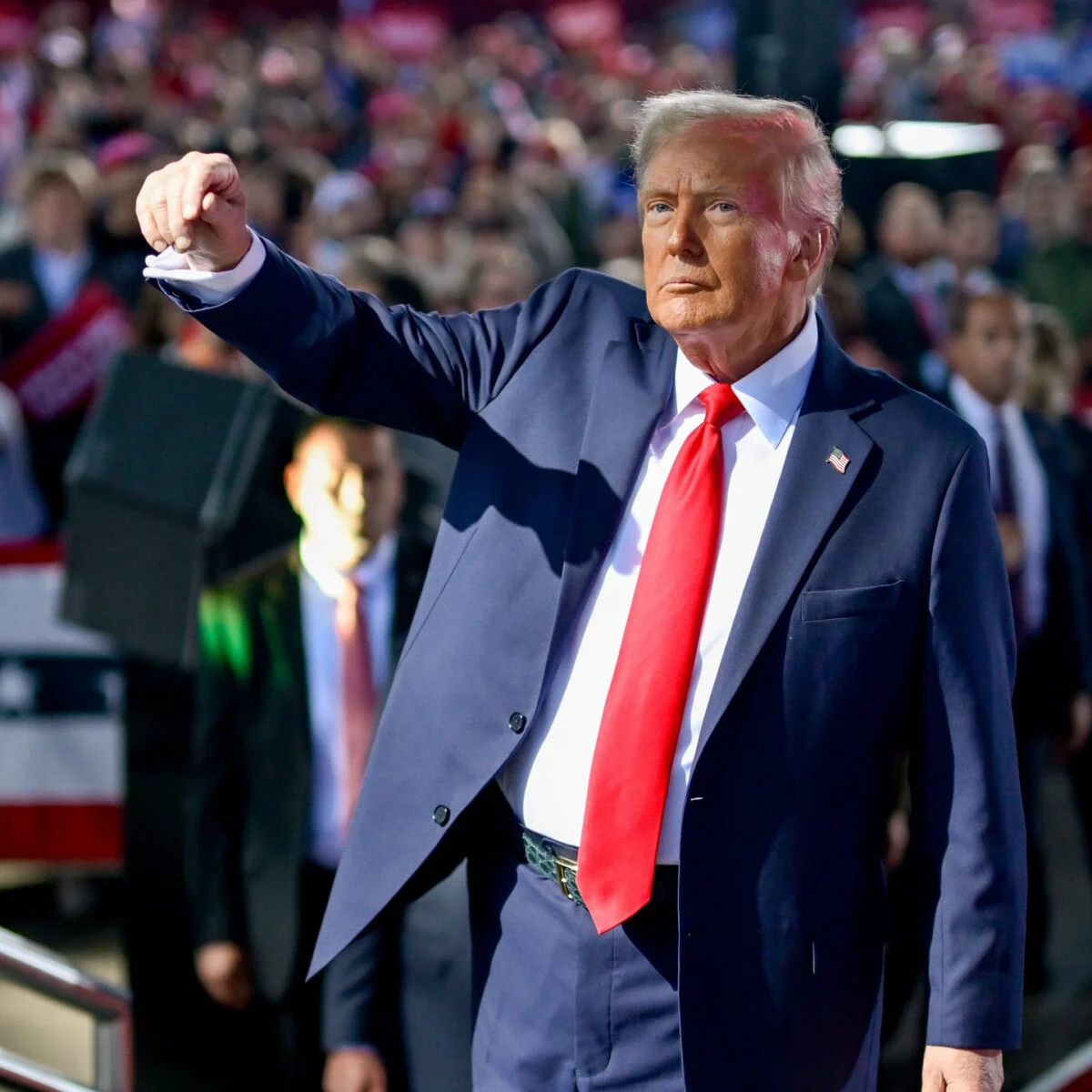 Donald Trump avertizează Iranul că urmează atacuri mai brutale