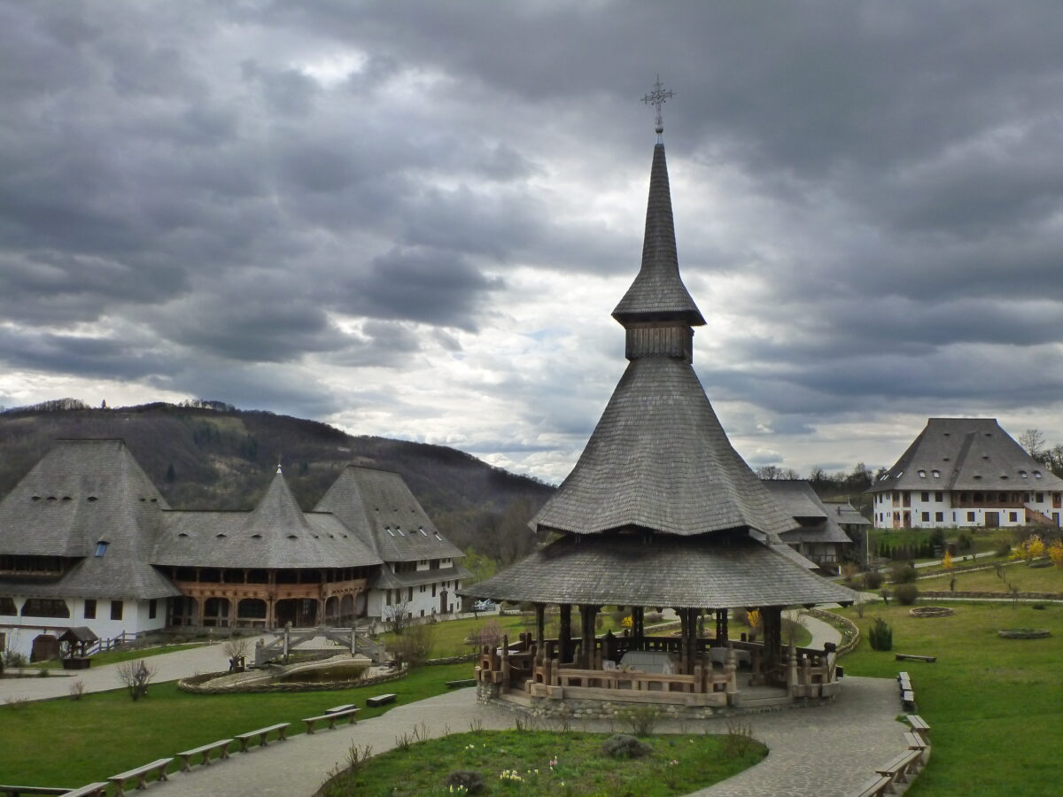 Redescoperă Maramureș: Bârsana, mănăstirea care a renăscut din voința comunității