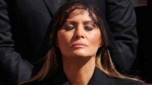 Melania Trump, o apariție discretă și rafinată la înmormântarea Papei Francisc. Video