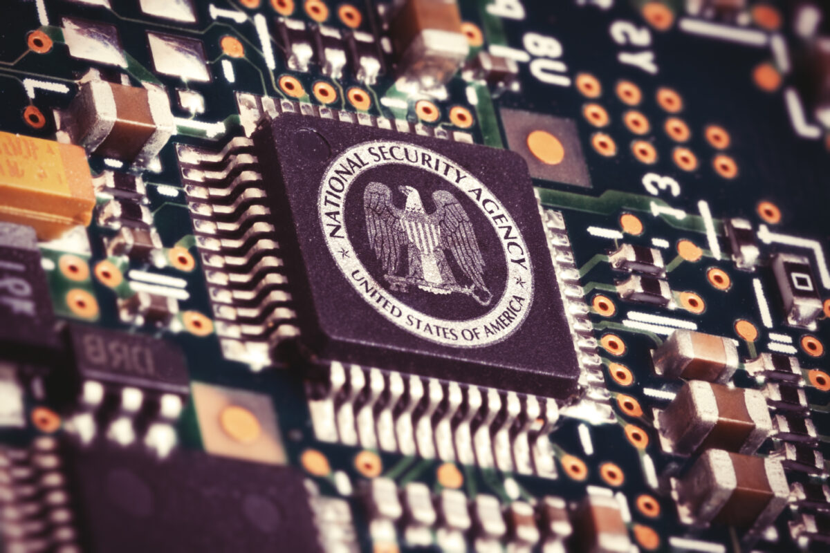 Trump i-a demis pe directorii NSA