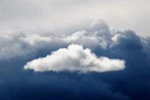 Vremea distruge minivacanța de 1 mai. Temperaturi scăzute și risc de ninsori