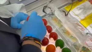 Piedone lovește în Vinerea Mare. A scos ouăle roșii de le vânzare