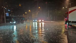 Un val de aer rece ne strică minivacanța de 1 Mai. Prognoza ANM