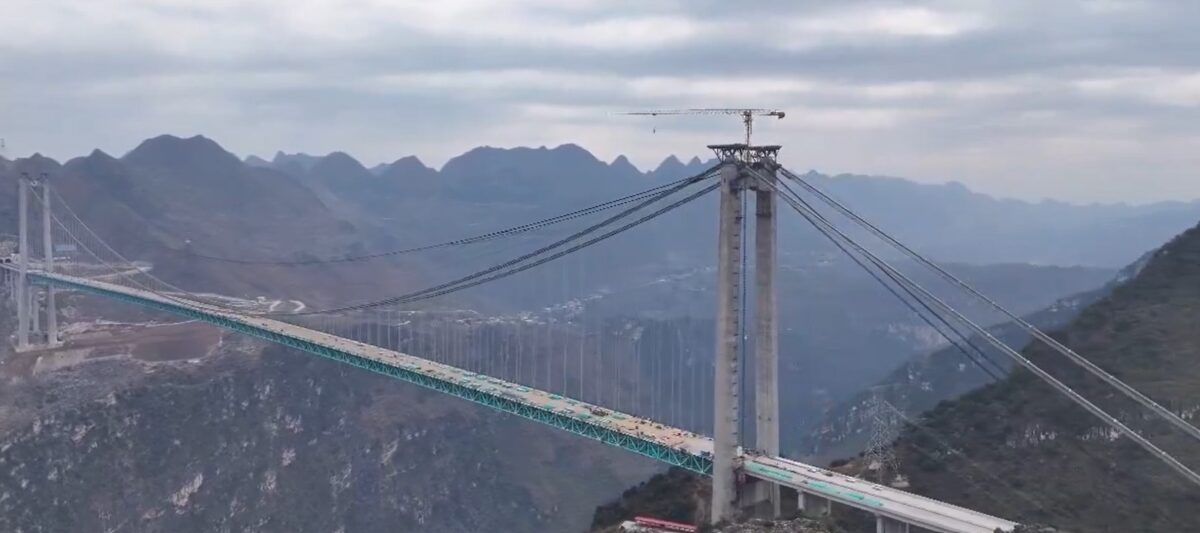 Cel mai mare pod din lume va fi inaugurat în iunie. A fost construit în timp record