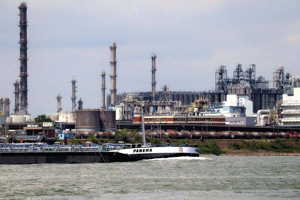Preţul petrolului a crescut după sancțiunile SUA asupra Iranului