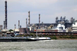 Preţul petrolului a crescut după sancțiunile SUA asupra Iranului