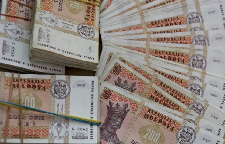 Creșteri salariale aprobate. Angajații care primesc vești bune