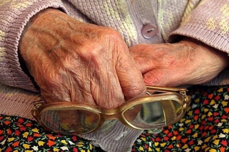 Mai mulți bătrâni din Republica Moldova, victime ale escrocilor. Au fost deposedați de 7 milioane de lei