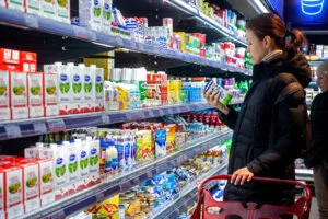 Expirat nu înseamnă stricat. Cât timp mai poți mânca alimentele