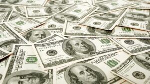 Dolarul american, în picaj. A atins cel mai scăzut nivel din ultimii trei ani