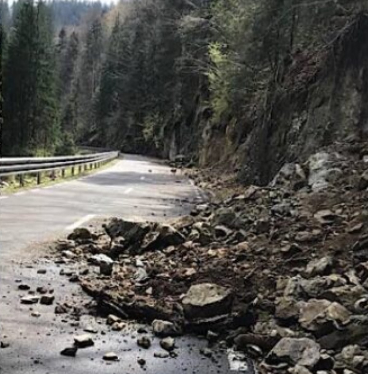 Drumul Apusenilor, închis din cauza alunecărilor de teren