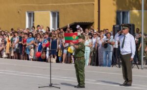 Educația militarizată în Transnistria. Copii pregătiți pentru război prin antrenamente și jocuri de luptă