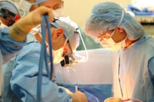 Premieră în medicina din Republica Moldova. Medicii au înlăturat complet stomacul și au refăcut traseul digestiv