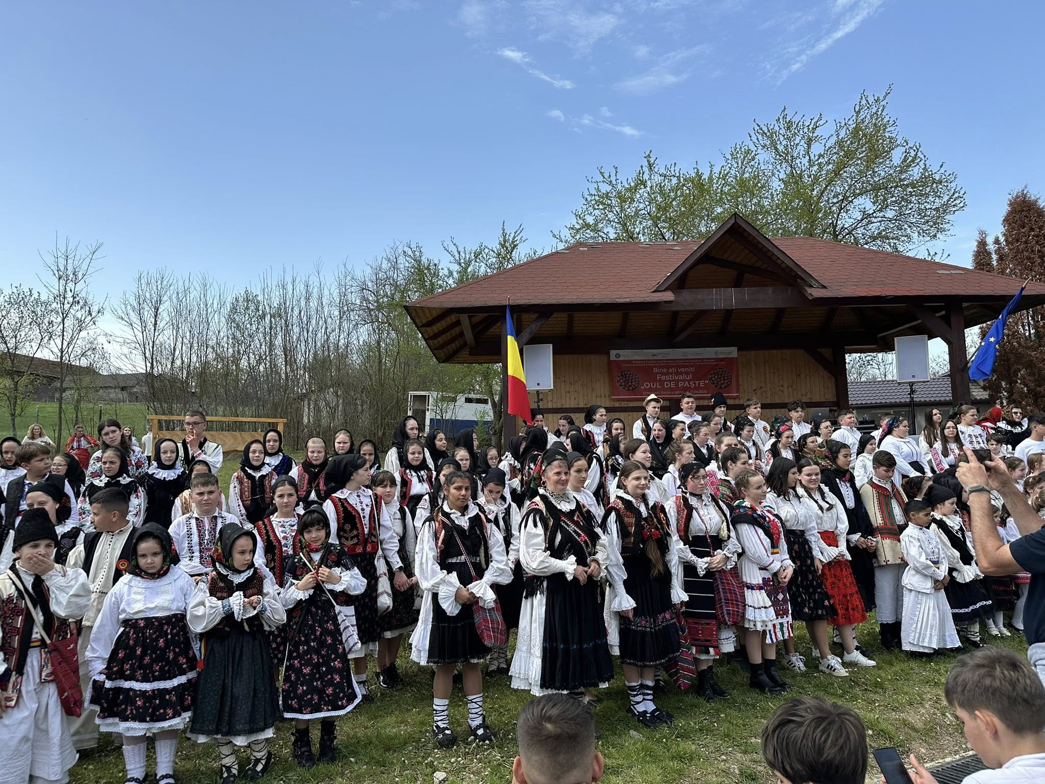 Peste 200 de copii la cel mai vechi festival destinat tradițiilor pascale Foto: facebook