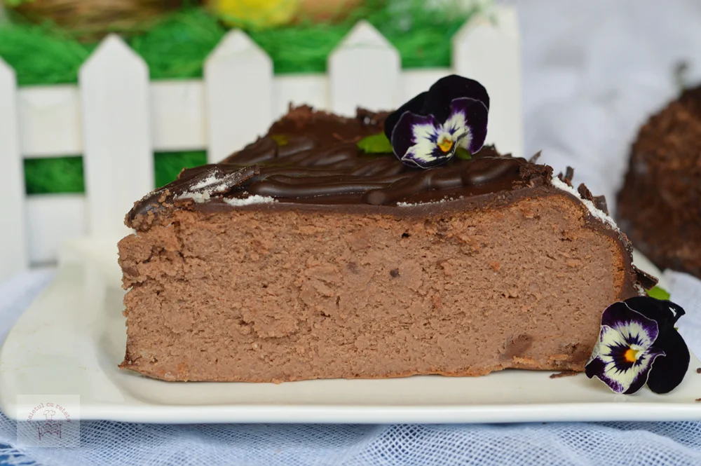 Pască ciocolătoasă fără aluat. O reinterpretare modernă a desertului tradițional de Paști