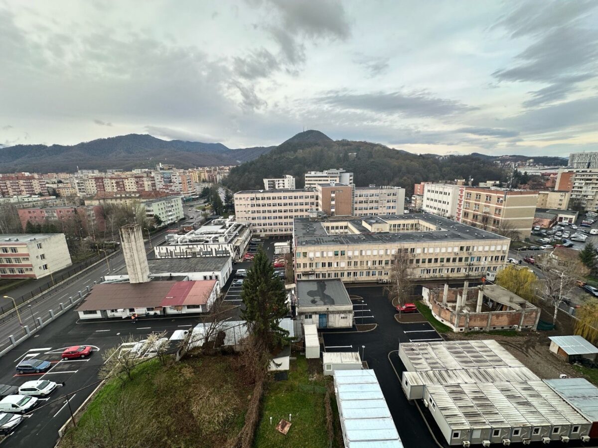 Spitalul Clinic Județean de Urgență Brașov devine mai verde: donație de peste 300.000 lei pentru un sistem fotovoltaic, la inițiativa Fundației DMS, cu sprijinul Fundației Metropolis