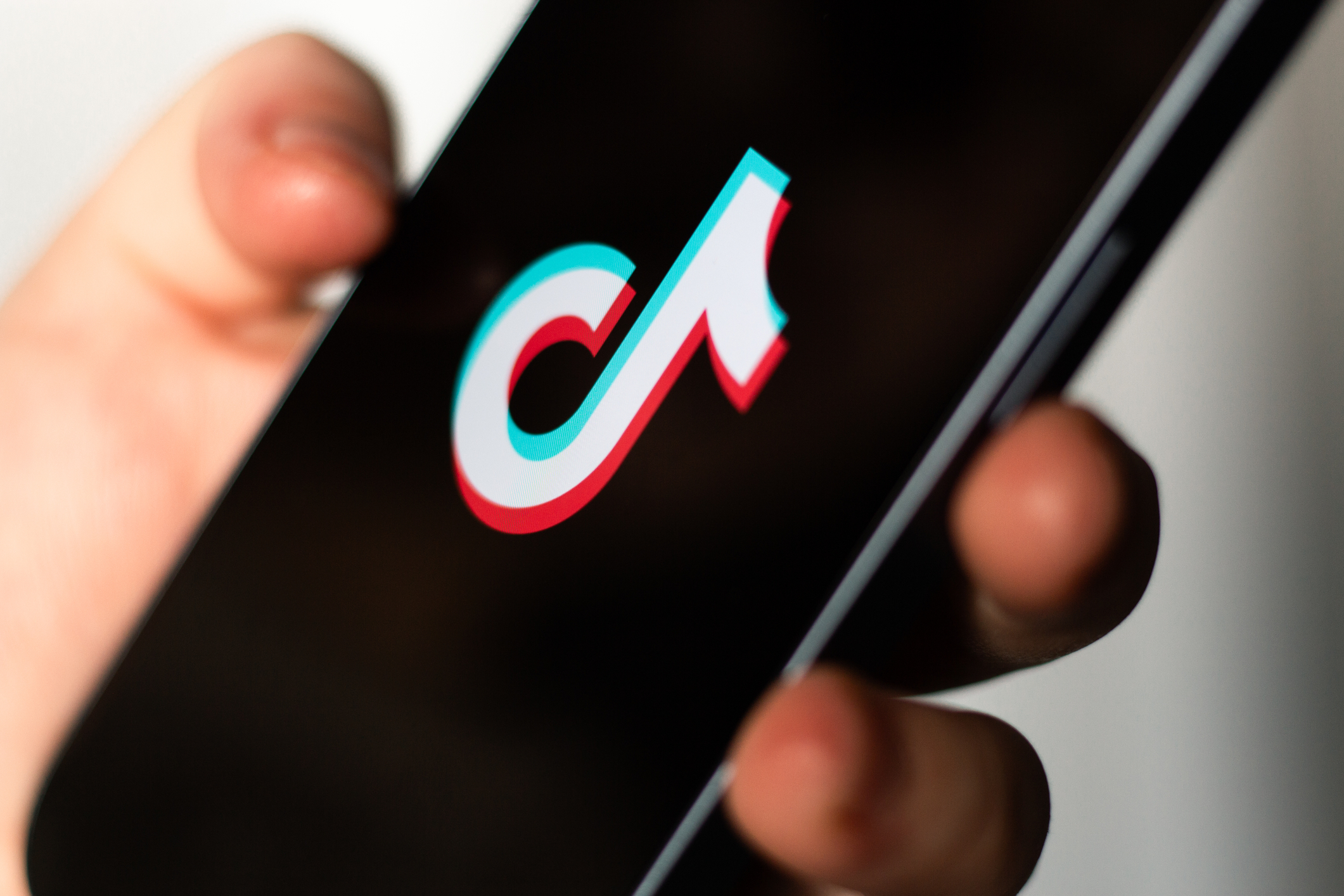 Durere și revoltă. Provocarea de pe TikTok care a dus la moartea unei fetițe de 8 ani