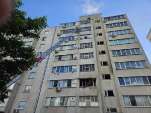 Un nou incendiu într-un bloc de locuințe din Chișinău. O persoană, găsită carbonizată