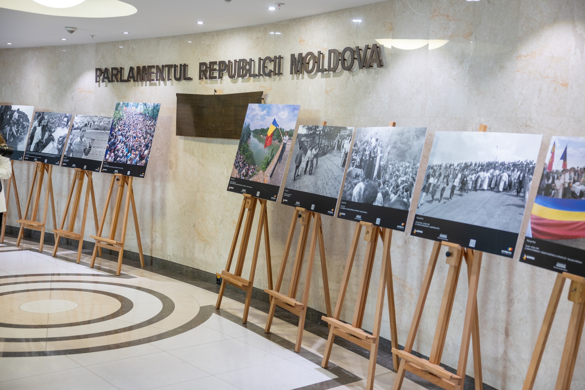 Expoziție la Parlament