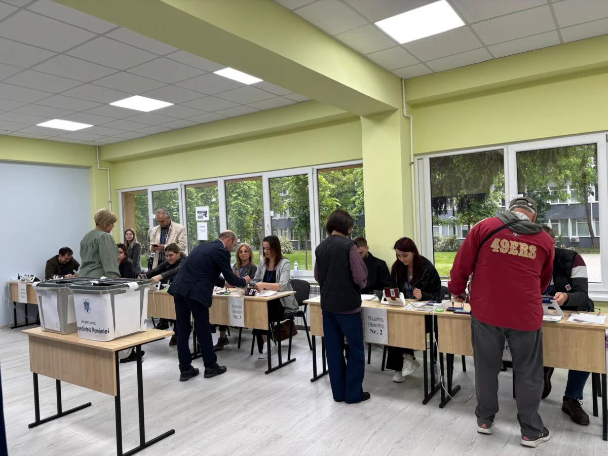 Alegeri prezidențiale în România. Prezență masivă la urne, peste Prut