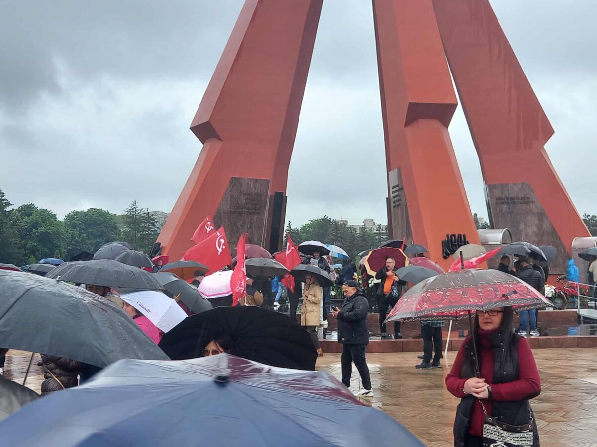 9 mai pe ploaie