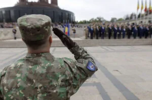 Trei ani de Armată obligatorie. Români duși cu forța să servească țara
