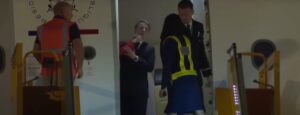 Cum a fost apostrofat Emmanuel Macron, la sosirea în Hanoi. A încercat să aplaneze conflictul