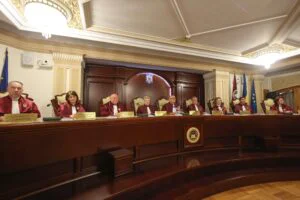CCR menține în vigoare taxele introduse de Guvernul Bolojan