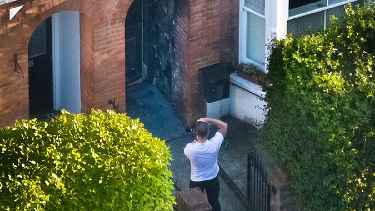 Român inculpat pentru incendierea casei premierului britanic Keir Starmer