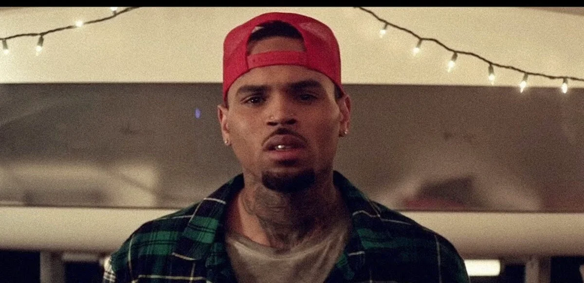 Rapper-ul Chris Brown, arestat. Ar fi atacat un bărbat din senin