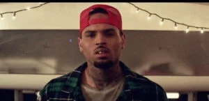 Rapper-ul Chris Brown, arestat. Ar fi atacat un bărbat din senin