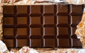 Ciocolata cu vată de zahăr, noua senzație pe TikTok. Unde găsești ingredientul-cheie