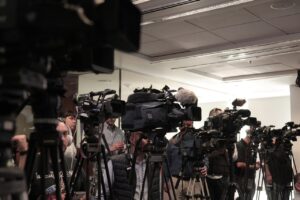 Record mondial. Cea mai lungă conferință de presă din istorie. Jurnaliștii au plecat epuizați