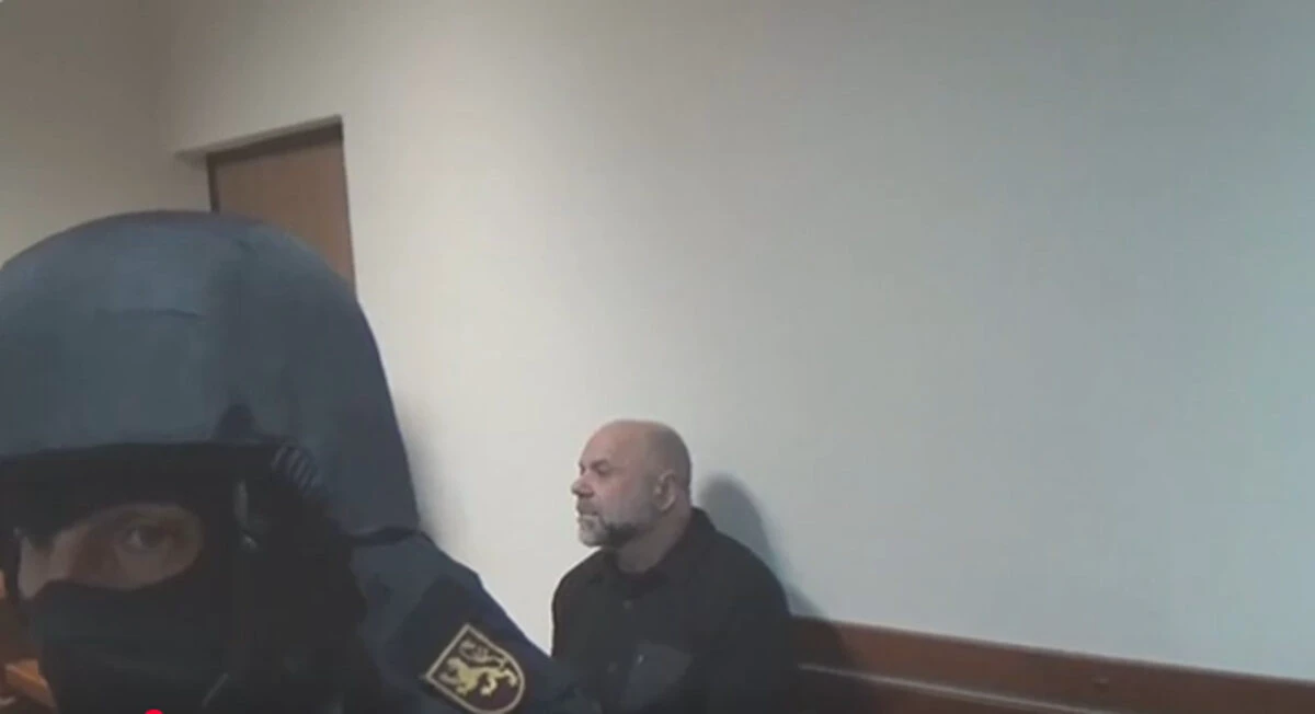 Se clatină tronul „regelui puşcăriilor”. Cine vrea să îi ia locul