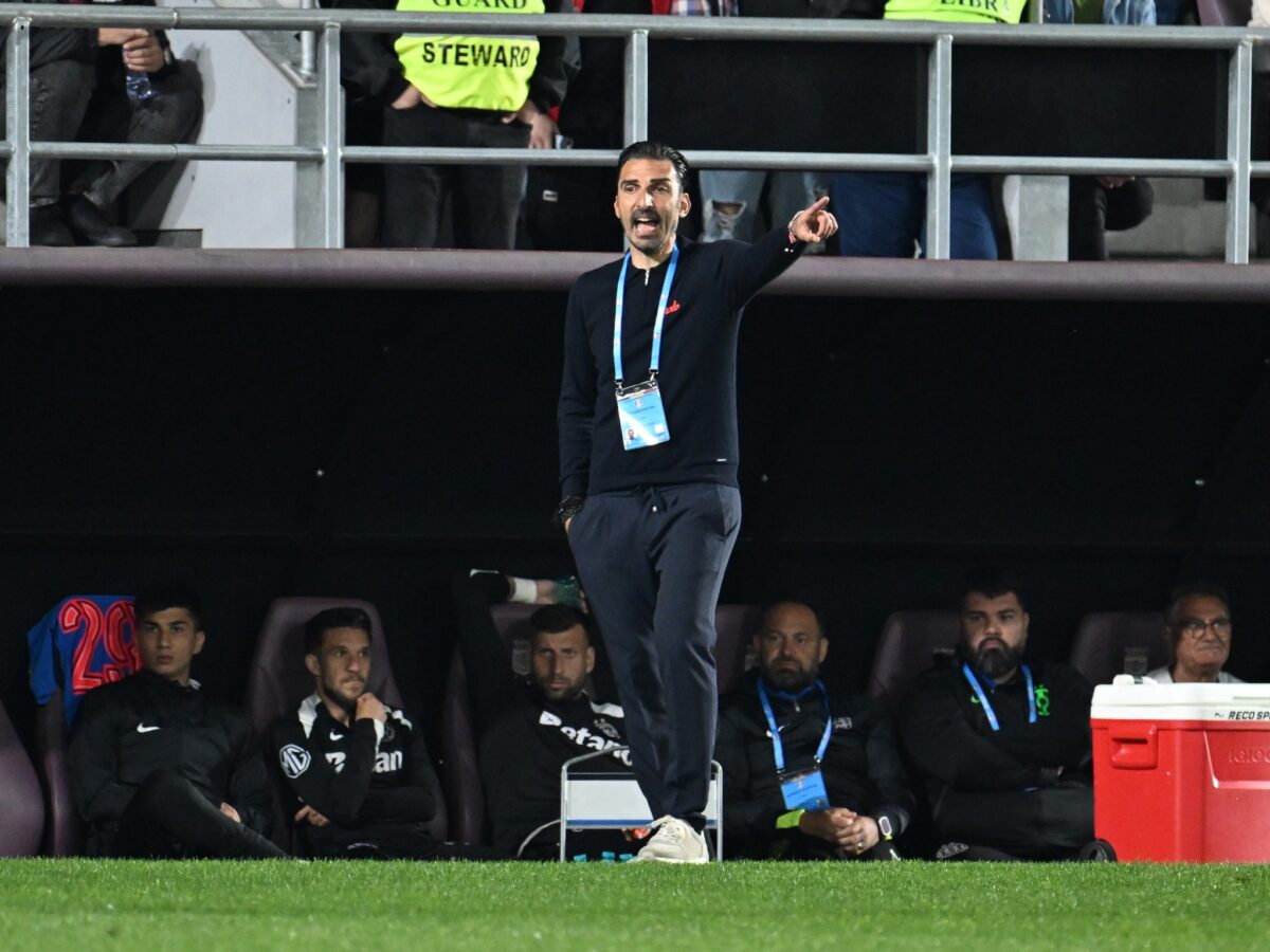 Charalambous, antrenorul lunii aprilie. Cât va mai continua la FCSB