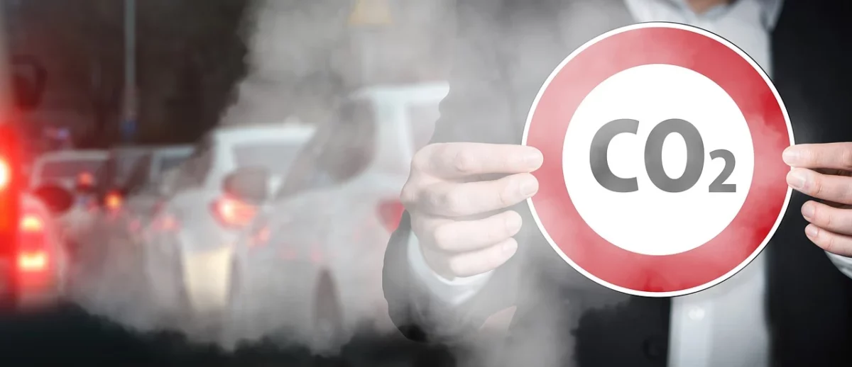 Benzina și motorina, mai scumpe. Impactul certificatului de emisii