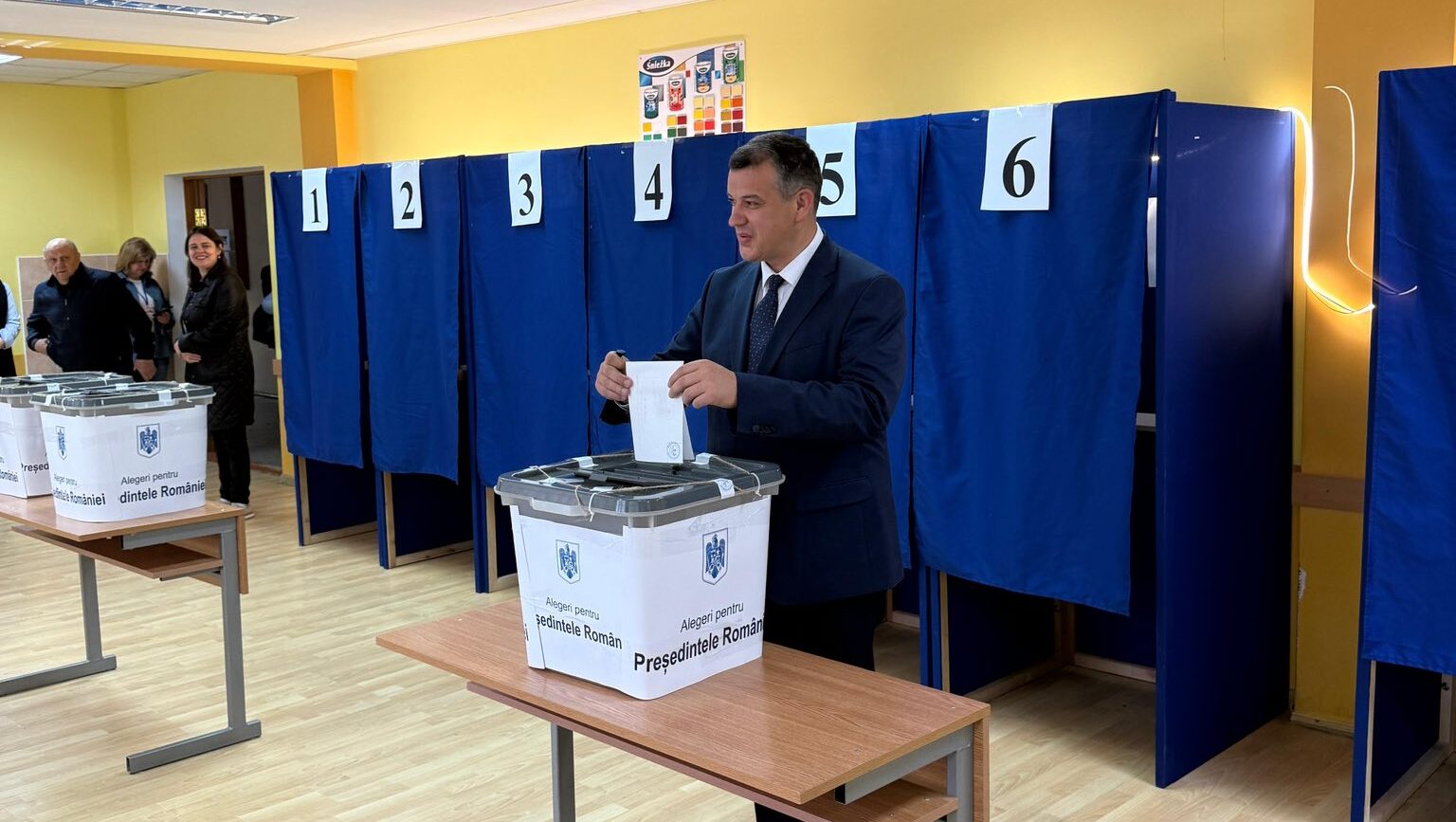 Eugen Tomac, liderul PMP, primul politician care a votat la prezidențiale
