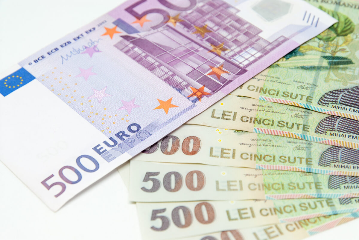 Leul tot scade, dobânzile la credite explodează. Ultimele cifre