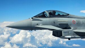 Spectacol pe cer. Forțele Aeriene Române efectuează zboruri cu aeronave F-16 Fighting Falcon. Sunt doar antrenamente