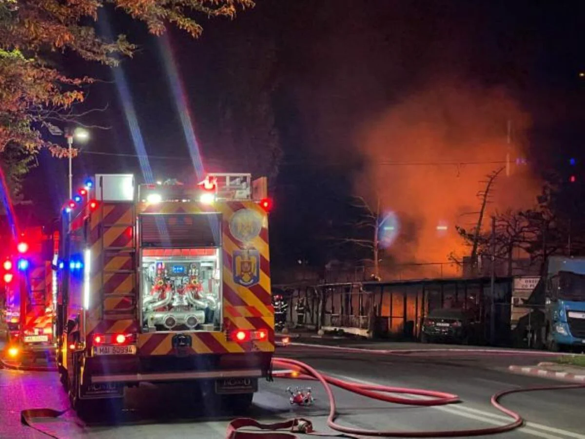 Incendiu în Voluntari. Un restaurant, un service auto şi o vulcanizare, în flăcări. Foto