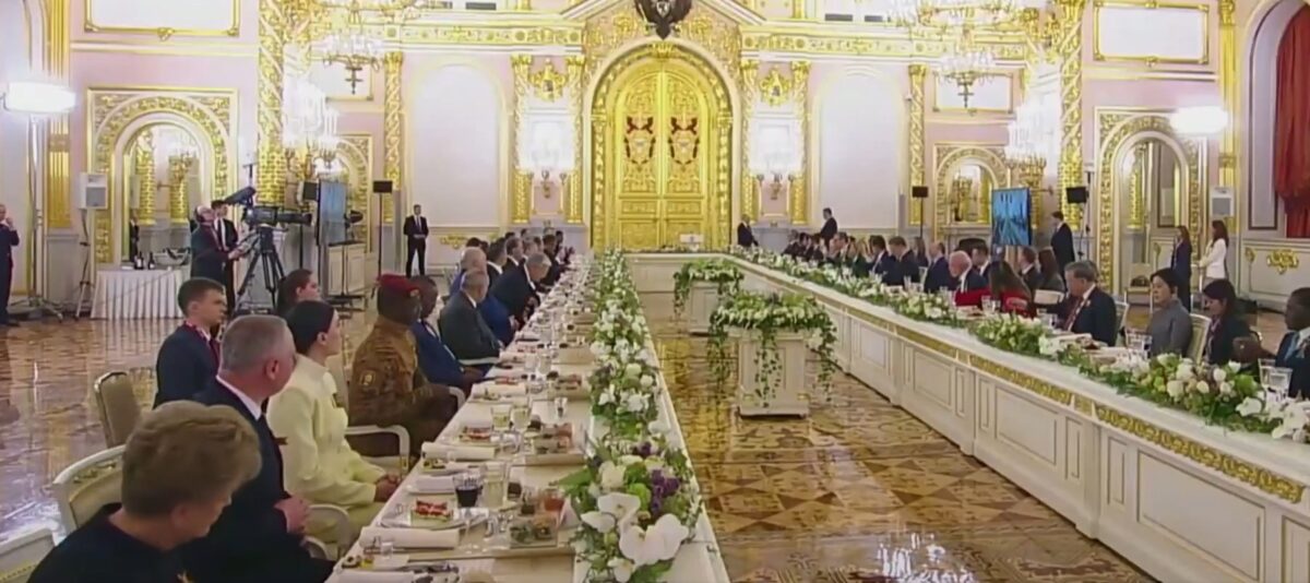 Reuniune de dictatori, comuniști și lideri autoritari la Moscova