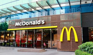 Interzis pentru minori la McDonald's. Motivele incredibile ale deciziei